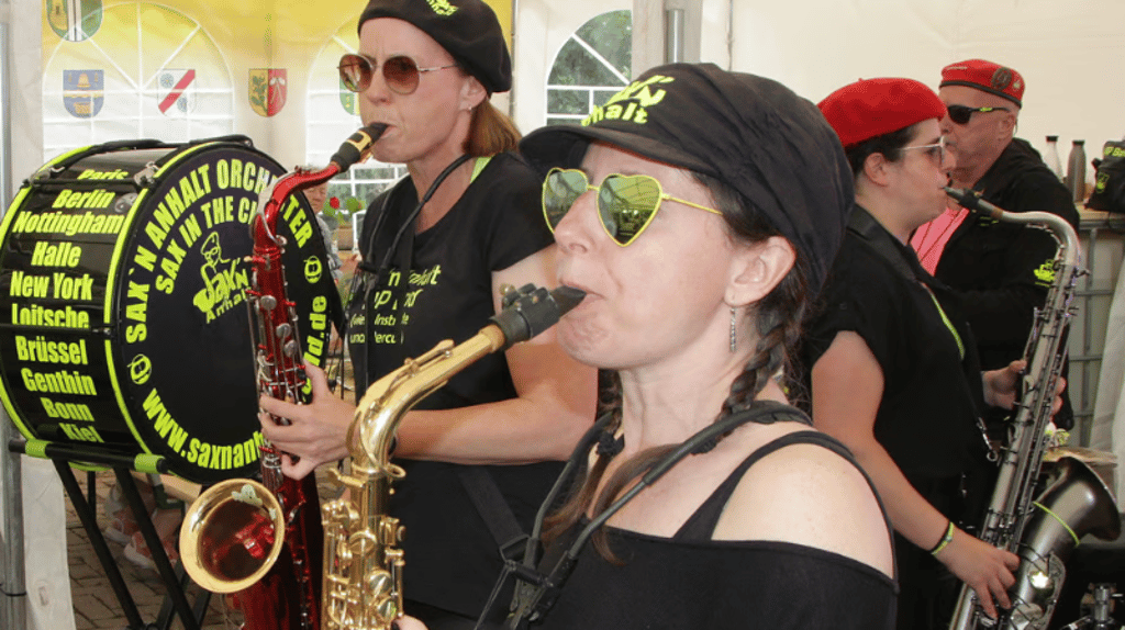 Das Sax'n Anhalt Orchester wird beim Tag der offenen Tür am 15. Juni 2025 im Colbitzer Wasserwerk spielen.
