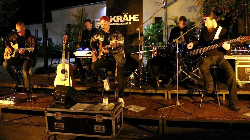 Die Band "Krähe" tritt am 14. Juni auf der Freilichtbühne an der Schlossruine in Gräfenhainichen auf.