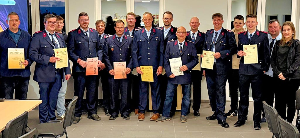 Eine ganze Reihe von Kameraden bei der Garitz-Bornumer Feuerwehr konnten befördert und geehrt werden.