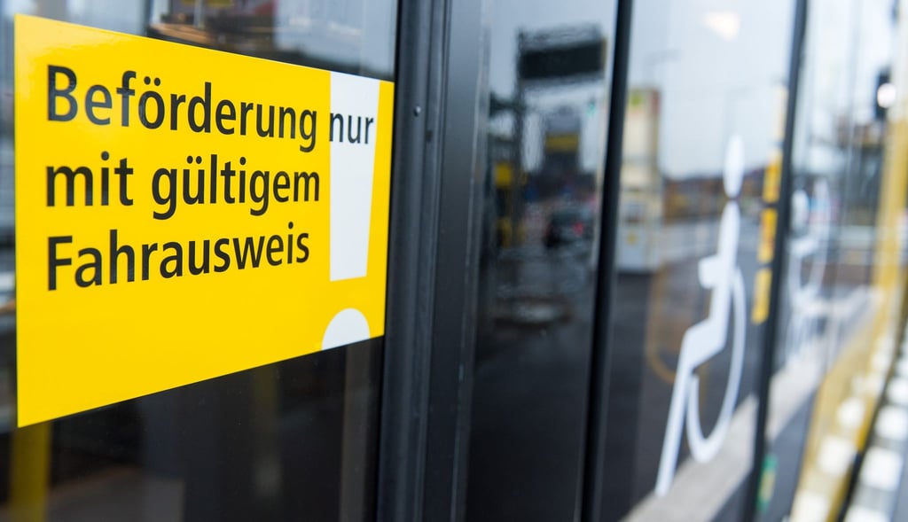 Bislang ist das Fahren ohne gültigen Fahrschein eine Straftat. (Archivbild)