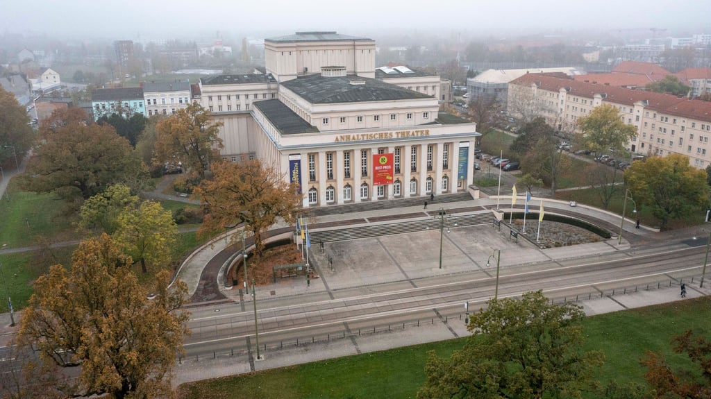 Blick auf das Anhaltische Theater in Dessau.