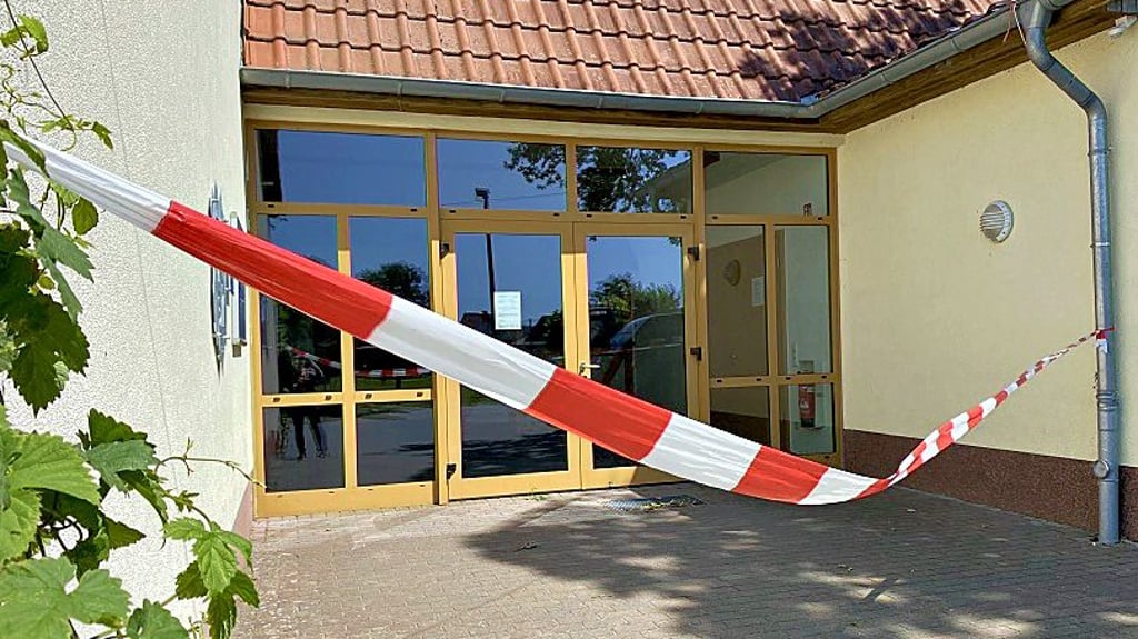 Das Dorfgemeinschaftshaus in Rossau  ist teilweise abgesperrt. 