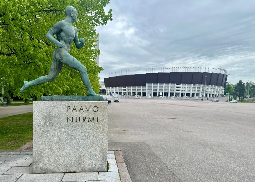 Bei einem WM-Qualifikationsspiel im Olympiastadion von Helsinki hat es einen tragischen Zwischenfall gegeben.