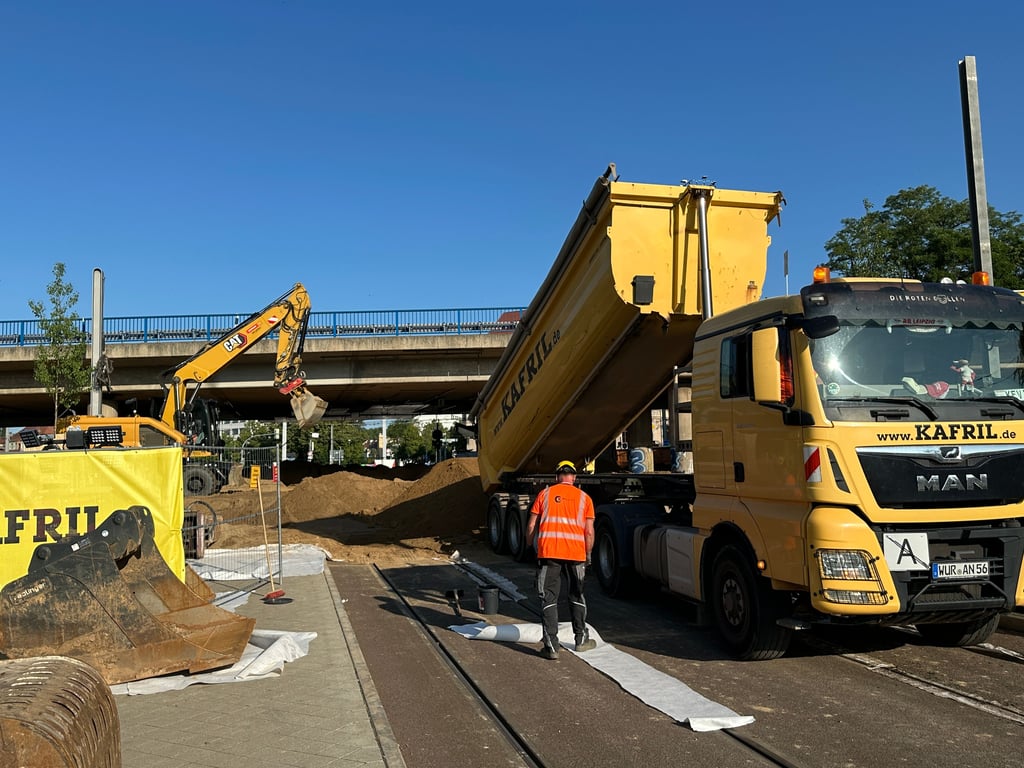 Die Vorbereitungen zum Abriss der maroden Ringbrücke am Damaschkeplatz in Magdeburg stehen kurz vor dem Abschluss.