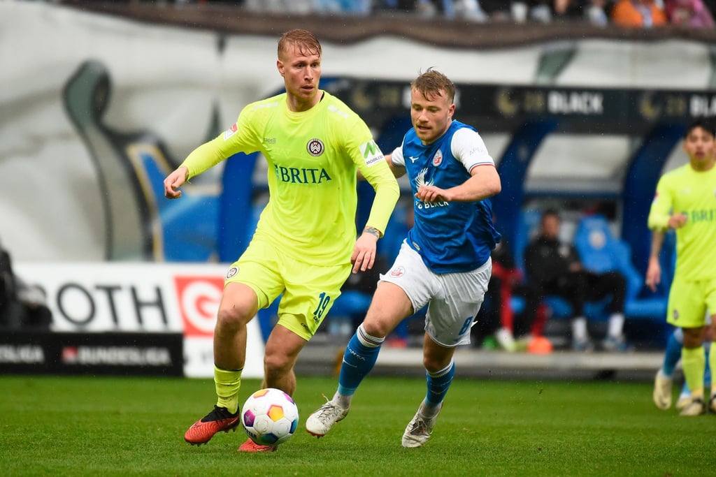 Wechselt zum VfL Osnabrück: der Däne Bjarke Jacobsen (l)