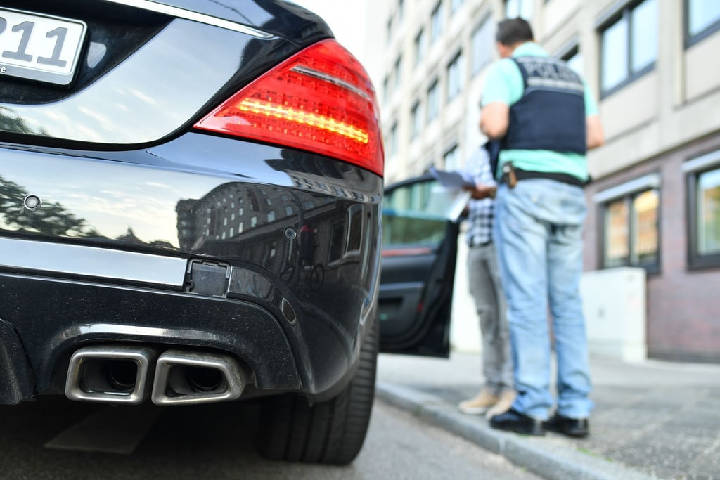 Rummaulen bei der Polizeikontrolle? Wer Dampf ablässt, kann sich schnell mit erhöhten Bußgeldern konfrontiert sehen - zu Recht?