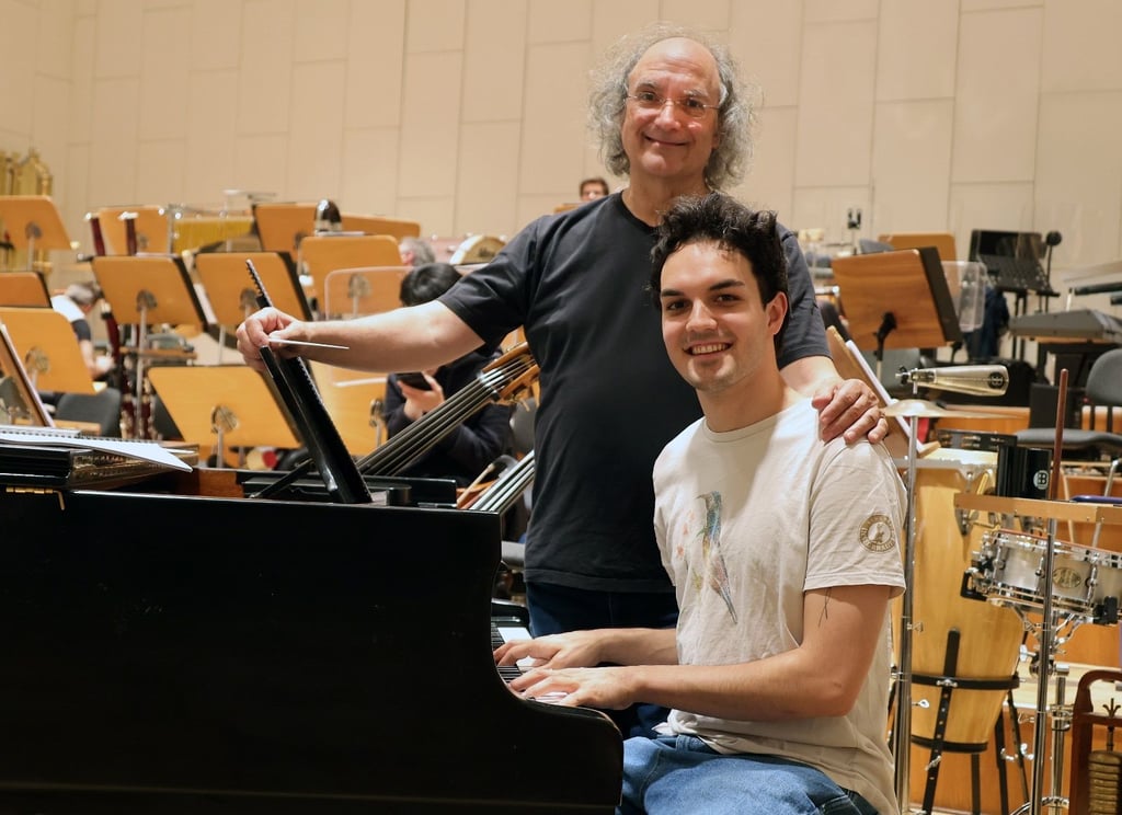 Erfolgreiches Vater-Sohn-Duo: Dirigent Bernd Ruf und Sohn Ilja, der schon 2023 bei „Bridges to Classics“ zu erleben war