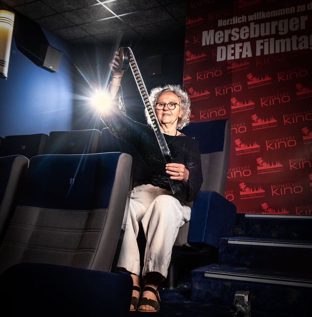 Halina Czikowsky, hier im Merseburger Domstadtkino, organisiert als Vorsitzende des Fördervereins Kino Völkerfreundschaft die alljährlichen Defa-Filmtage in Merseburg.