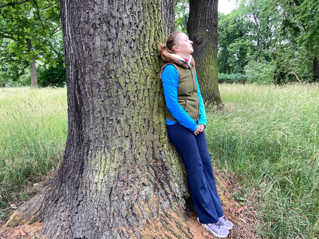 Zurücklehnen und entspannen: Kathrin Marter organisiert Waldbaden-Kurse in Magdeburg.
