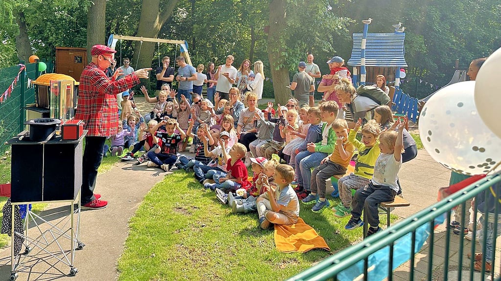 Die Zaubershow brachte die vielen Kinderaugen in der Biederitzer Kita Ehlespatzen zum Funkeln.