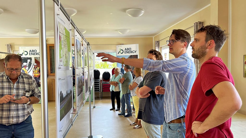 Zur Info-Messe zum bei Wust geplanten Windpark hatten sich zahlreiche Wuster und auch auswärtige Besucher eingefunden.