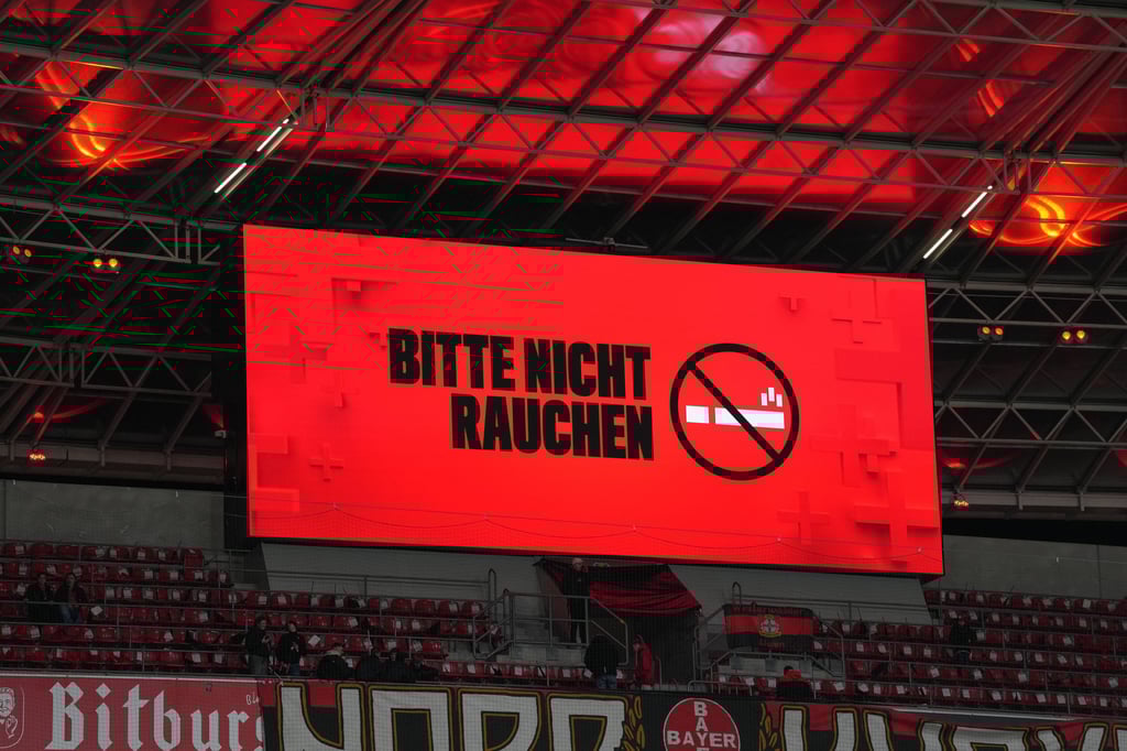 Es gibt in Fußball-Deutschland-Stimmen, die sich ein flächendeckendes Rauchverbot wünschen würden.