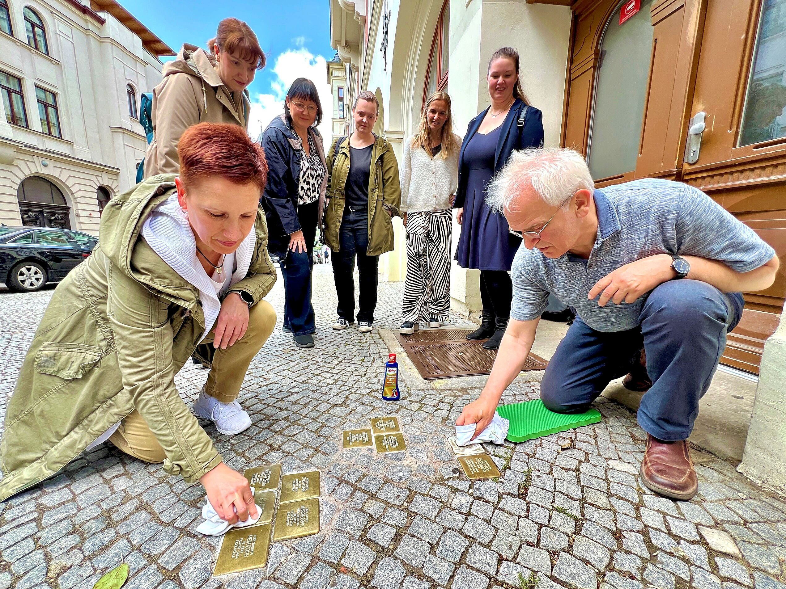 Aufruf: Putzpaten gesucht für Bernburger Stolpersteine