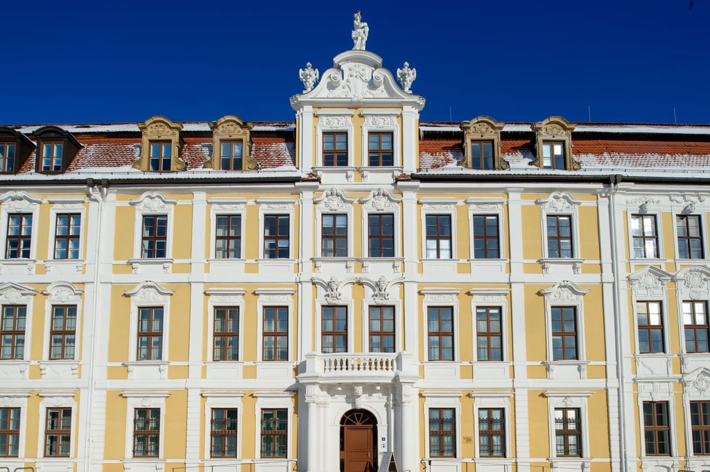 Das Landtagsgebäude in Magdeburg: Bei einem Fest im Innenhof brach eine Frau plötzlich in Tränen aus.