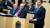 Die Kosten für das Paket der Bundesregierung könnten Länder und Kommunen nicht tragen, sagte Michael Kretschmer (CDU, rechts), Ministerpräsident von Sachsen, im Bundesrat.