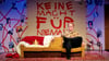 Logan Hartwig hat auch das Bühnenbild selbst entworfen.