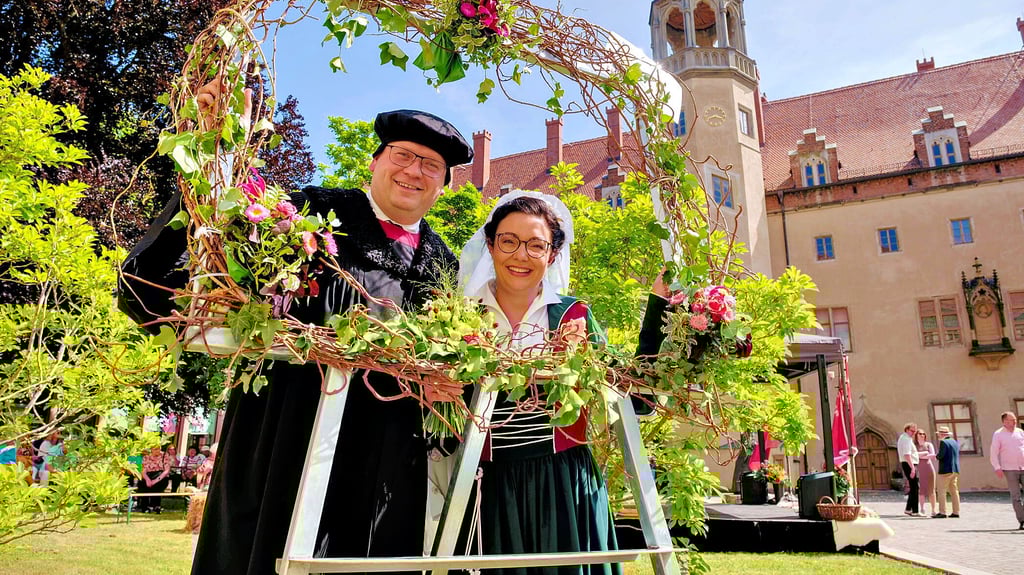 Christian Tylsch und Frau Selina geben das Lutherpaar