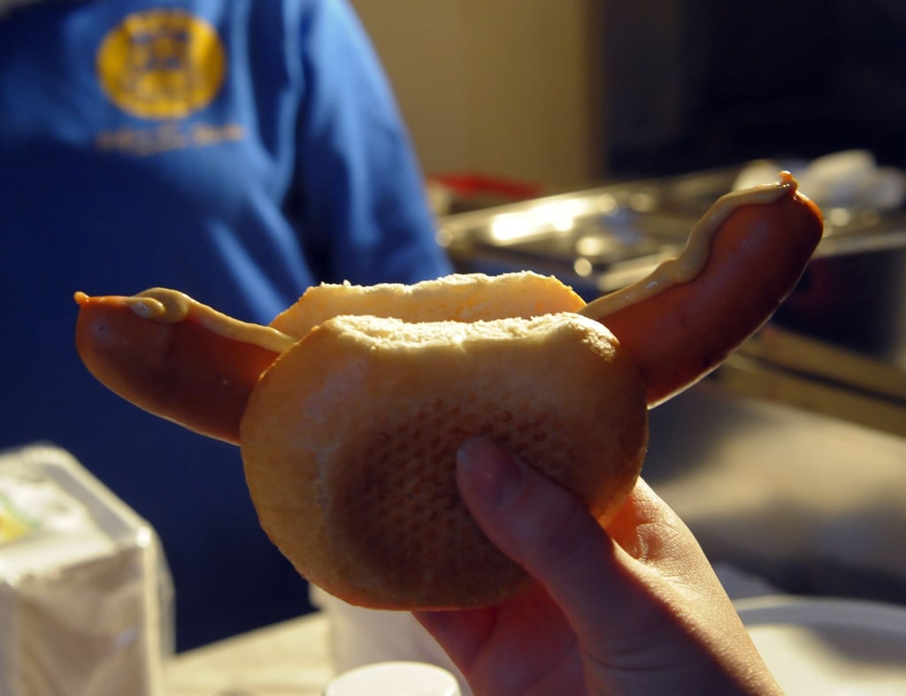 Wegen einer Bockwurst-Bestellung konnte der betrunkene Fahrer gestellt werden. (Symbolbild)
