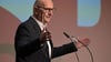 Brandenburgs SPD-Regierungschef Dietmar Woidke hält die Diskussion über ein Positionspapier aus seiner Partei gegen Aufrüstung für übertrieben. (Archivbild)