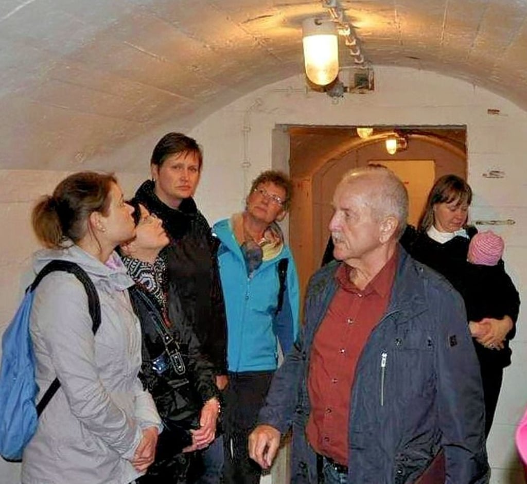 Seit einigen Jahren gibt es keine Bunkerführung wie diese im Jahr 2017 mehr, da der Bunker geschlossen ist.