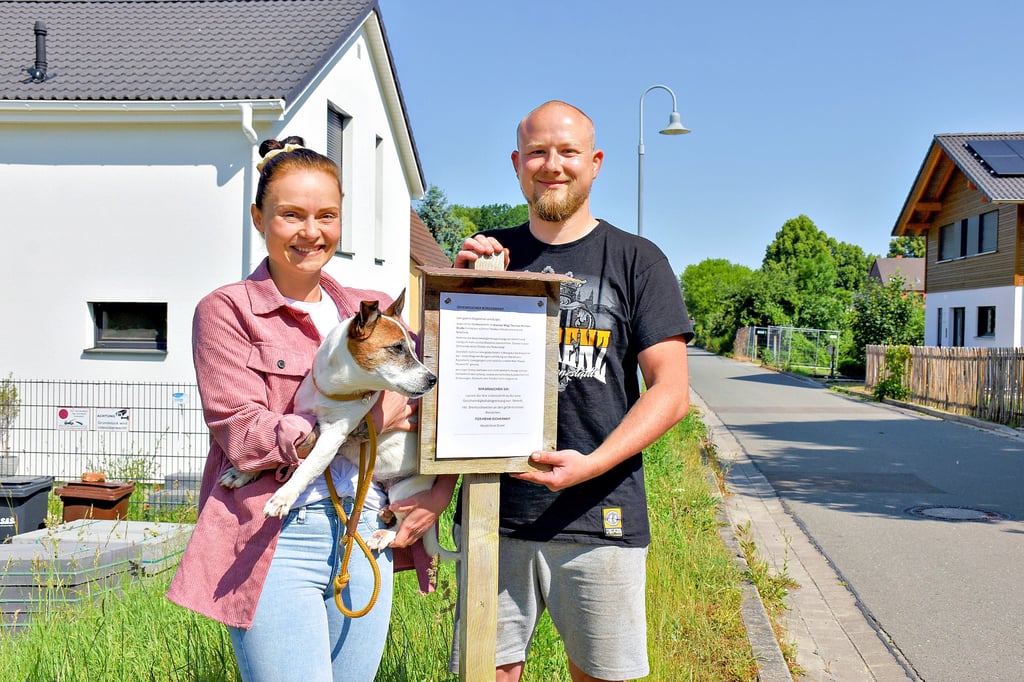 Jessica und Marcus Gabriel aus Theißen kämpfen für eine sichere Umgebung – für sich, ihre Tochter, ihren Hund und die Nachbarn. Vor ihrem Haus im Granaer Weg sammeln sie jetzt Unterschriften, damit die Stadt Zeitz die Dringlichkeit ihres Anliegens sieht.