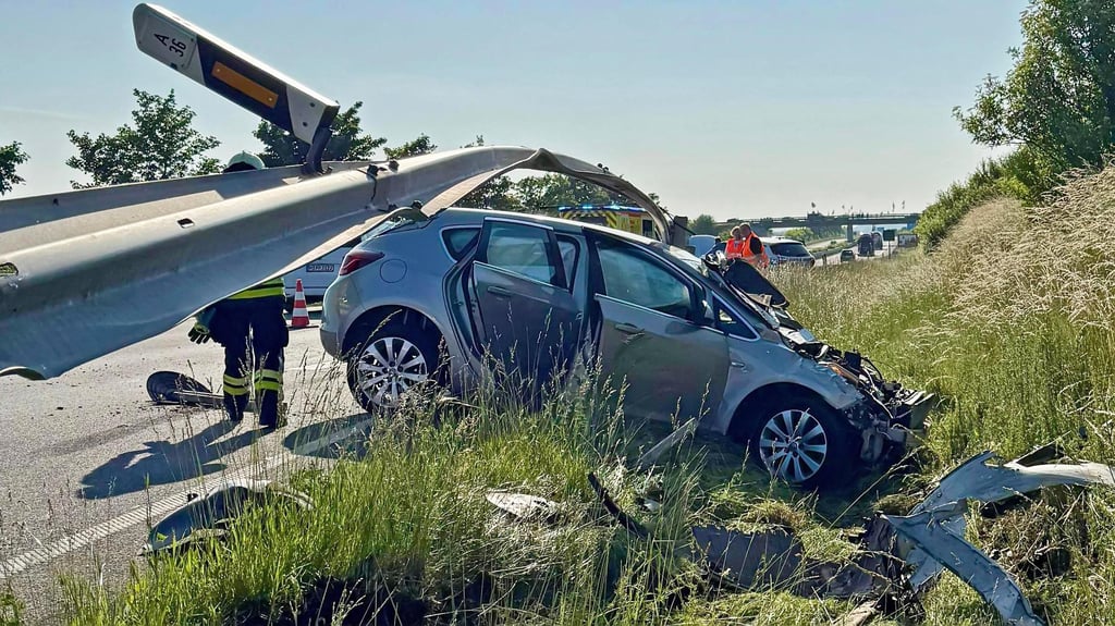Drei verletzte Personen gab es bei einem Unfall auf der A36 zwischen Aschersleben Ost und Aschersleben Mitte.