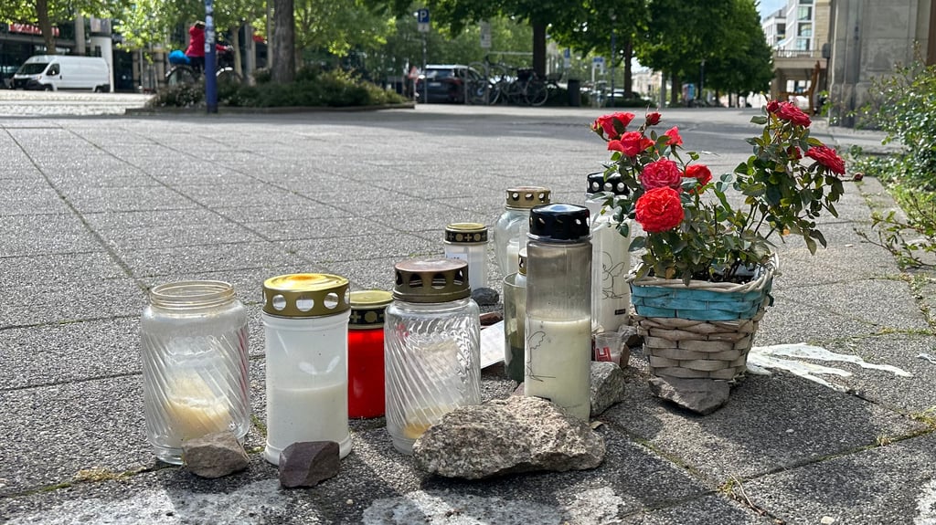 Gedenken an die Opfer des Anschlags auf den Magdeburger Weihnachtsmarkt Höhe Hartstraße/Ernst-Reuter-Allee