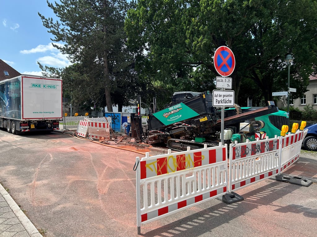 Für die Arbeiten an dem Platz in Alt-Olvenstedt wurde die Fläche nebenan gesperrt.