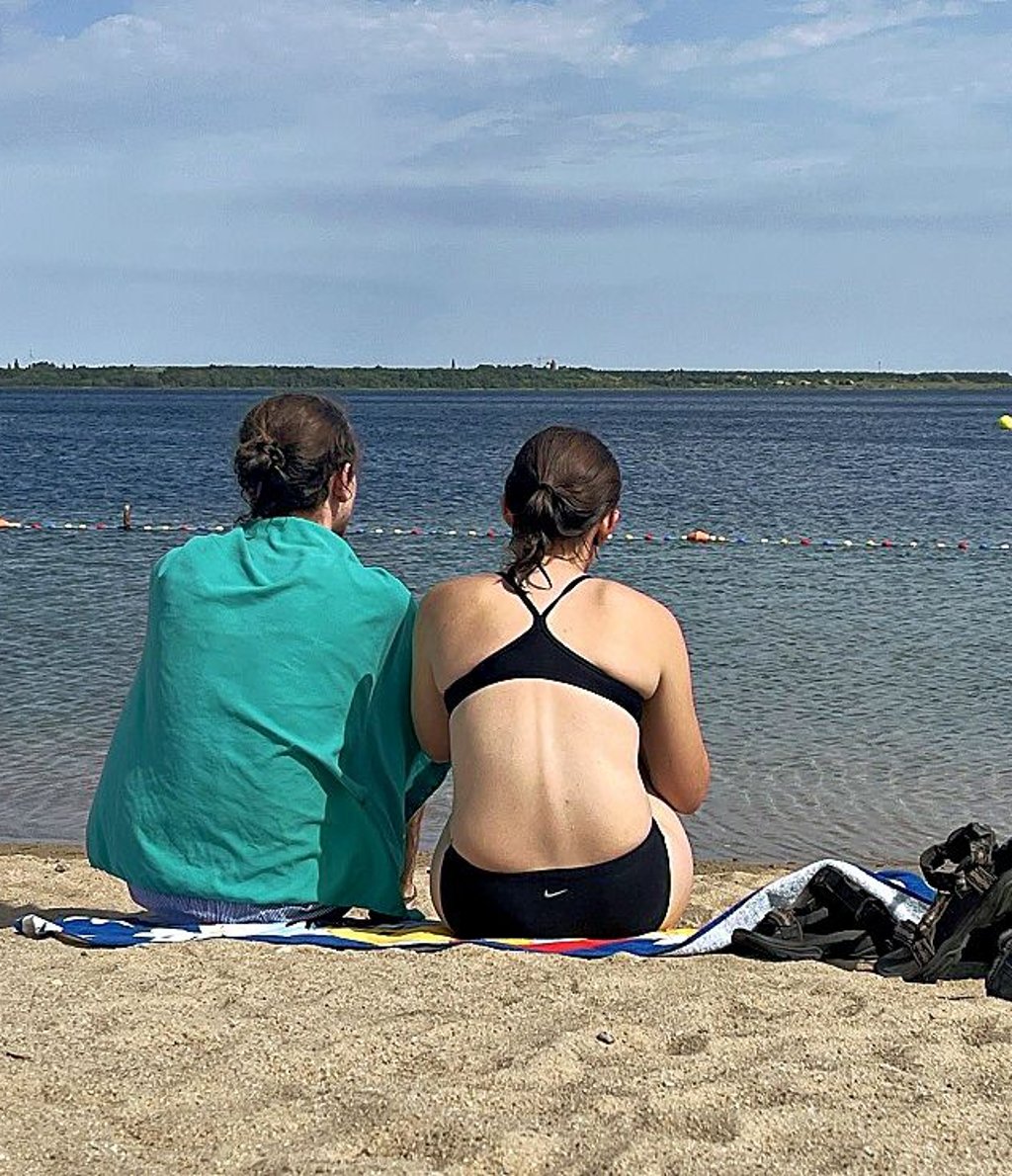 Der Sandabschnitt am Stadtstrand ist beliebt – und bewacht.
