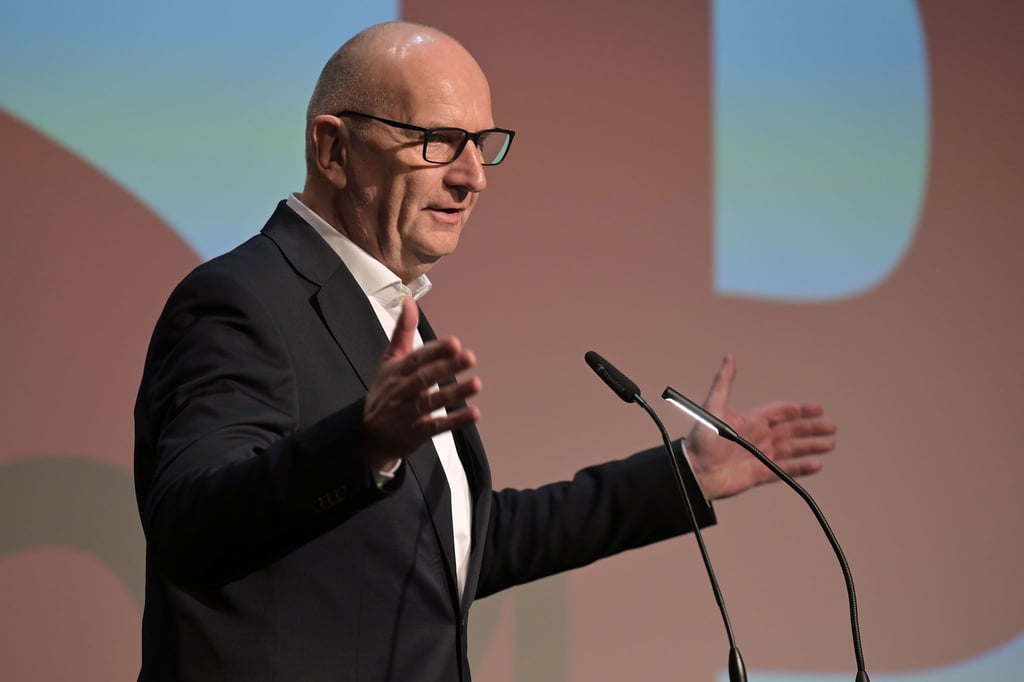 Brandenburgs SPD-Regierungschef Dietmar Woidke hält die Diskussion über ein Positionspapier aus seiner Partei gegen Aufrüstung für übertrieben. (Archivbild)