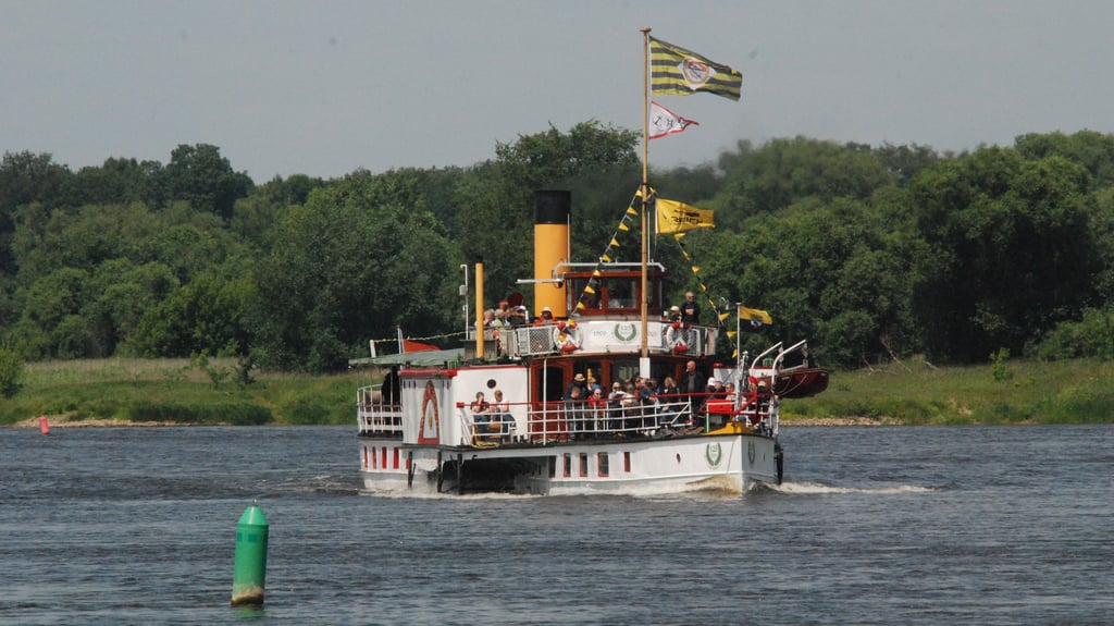 Der historische Raddampfer „Kaiser Wilhelm“ passierte vor wenigen Tagen Barby. Bei seiner Überführung kam das Schiff 1900 hier schon einmal entlang.