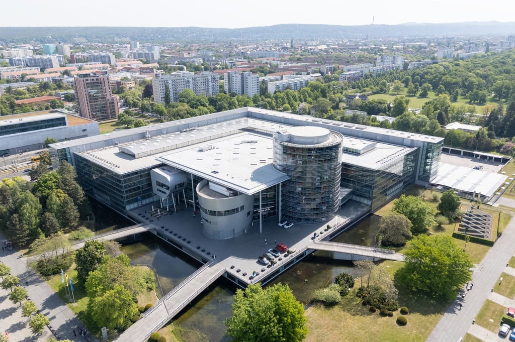 Die Gläserne Manufaktur ist der kleinste VW-Standort. (Archivbild)
