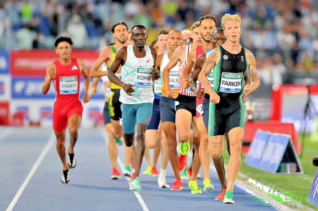 Robert Farken führt in Rom das Feld der 1.500 Meter-Läufer an. Am Ende verbesserte der Leipziger als Vierter einen deutschen Uralt-Rekord.
