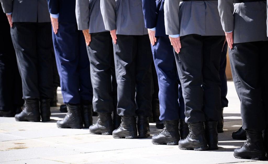 Berlins Regierender Bürgermeister Kai Wegner will am ersten Nationalen Veteranentag Soldatinnen und Soldaten in Spandau ehren. (Symbolbild)