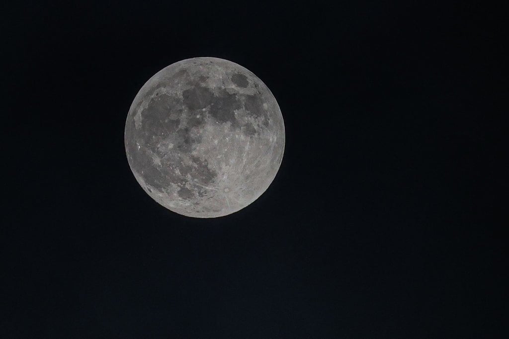 Schon lange haben Wissenschaftler Wasser auf dem Mond vermutet. (Archivbild)