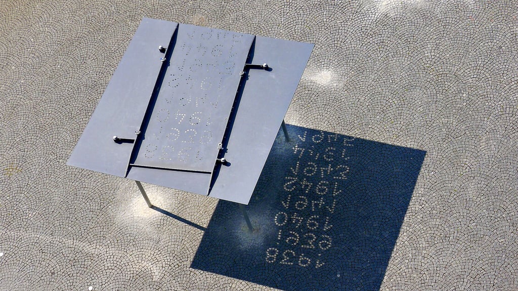 Die temporäre Gedenkskulptur „Restlicht“ des Bildhauers und Grafikers Werner Mally war schon an zahlreichen Orten auch im Ausland zu sehen. Jetzt wird sie in Wittenberg auf dem Marktplatz aufgebaut.