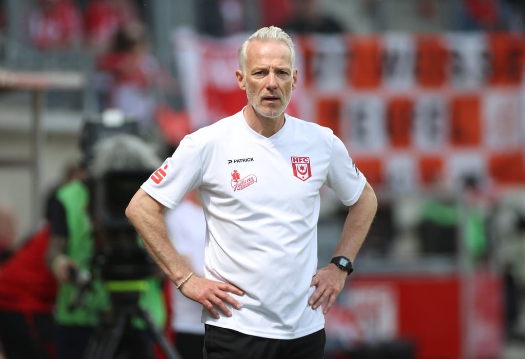 HFC-Trainer Mark Zimmermann muss um seinen Job bangen.