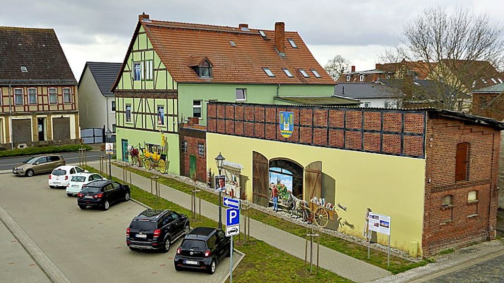 Am Topfmarkt findet ein butes Programm statt.