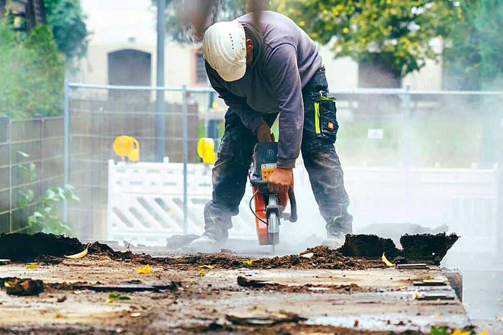 Zwei Straßenbaustellen behindern den Verkehr.