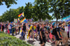 Etwa 300 Personen nahmen am Samstag, 14. Juni, am ersten CSD in Merseburg teil.