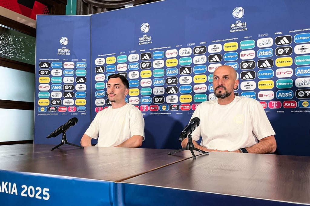 Trainer Antonio Di Salvo (r) und Spieler Paul Nebel (l) streben den zweiten Sieg an.