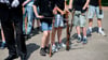 Auch in diesem Jahr durften nur Jungen beim Kinderschützenfest in Wildeshausen mit der Armbrust auf den Papagoy schießen.