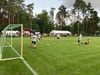 Beim ersten Spiel, das in der Beeke-Arena 2023 angestoßen wurde, zeigte sich der Sport- und Heimatverein Detershagen mit seinen Team Beekebomber als guter Gastgeber.