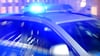 Die Polizei in Halle (Saale) ermittelt wegen eines Raubüberfalls mit Reizgas und Stichwaffe.
