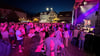 Unter anderem mit ihrem Hit "Amsterdam (Liebe hat total versagt)" lud das Pop-Duo Cora Samstagabend die Besucher zum Mitsingen und Tanzen auf dem Stendaler Marktplatz ein.