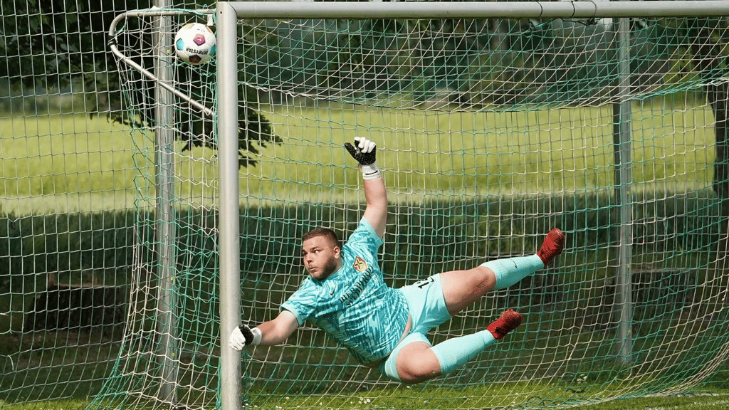 Simon Kröplin vorm TSV Grün-Weiß Kleinmühlingen/Zens patzte gegen Osterwieck in Hälfte eins, konnte sich nach der Pause aber mehrfach auszeichnen.