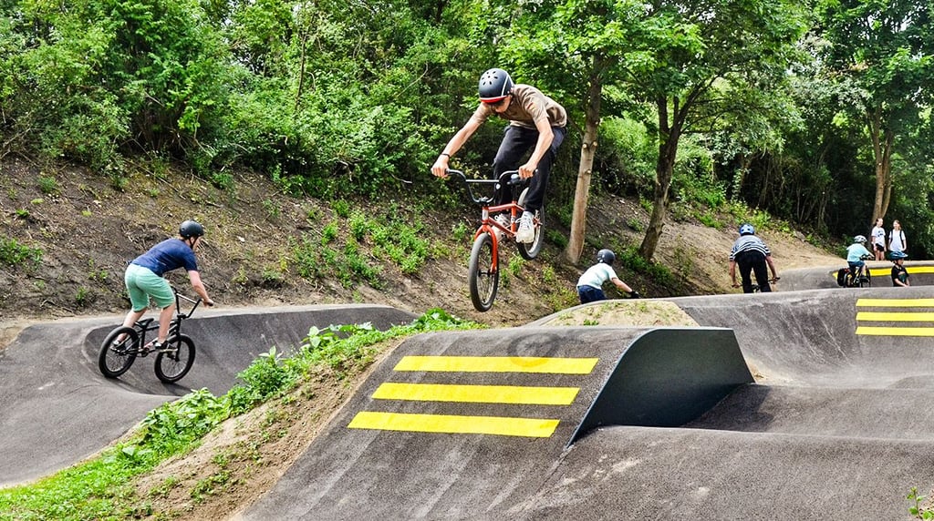Die ersten Fahrer haben den neuen Bikepark in Oschersleben getestet. Unter ihnen auch lokale Bike-Profis.