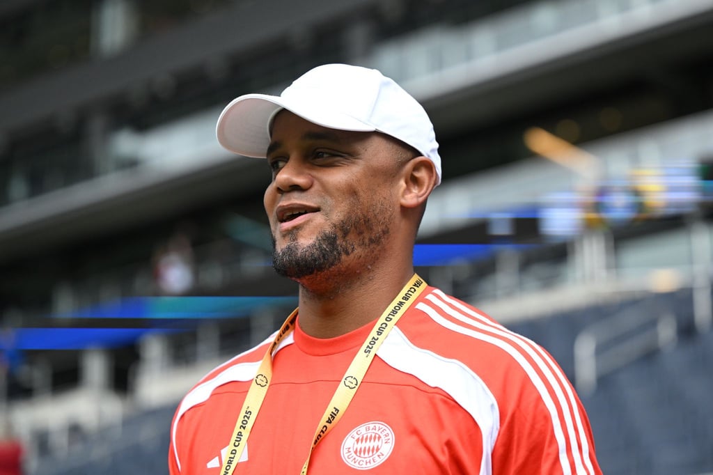 Bayern-Trainer Vincent Kompany betritt das Stadion in Cincinnati.