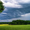 Bedrohlicher Himmel über dem Land: Dunkle Wolken türmen sich in einigen Teilen des Landes über Sachsen-Anhalt – der Deutsche Wetterdienst warnt vor schweren Gewittern mit Starkregen und Hagel.