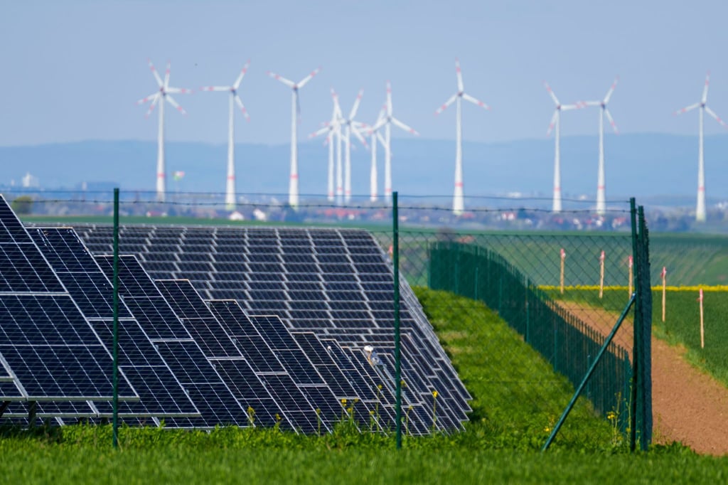 Wegen Zwangsabschaltungen wurden den Betreibern von Anlagen für erneuerbare Energien in Thüringen im vergangenen Jahr 1,48 Millionen Euro ausgezahlt, erklärte die Bundesnetzagentur. (Archiv-Symbolfoto)